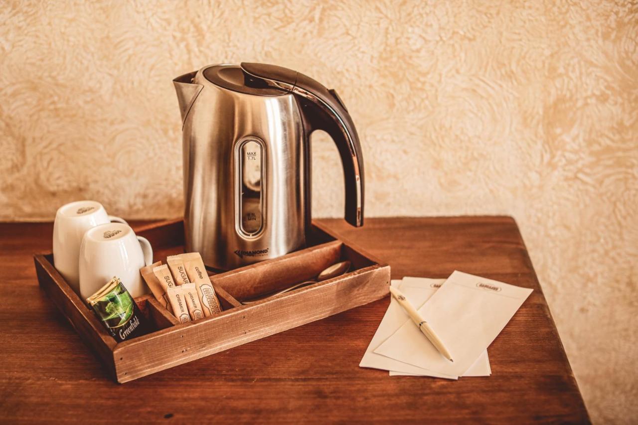 Caucasus Hotel Kasagh Εξωτερικό φωτογραφία A kettle in a hotel room