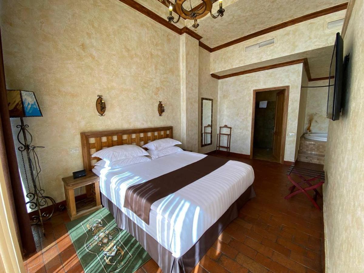 Caucasus Hotel Kasagh Εξωτερικό φωτογραφία A room at the hotel