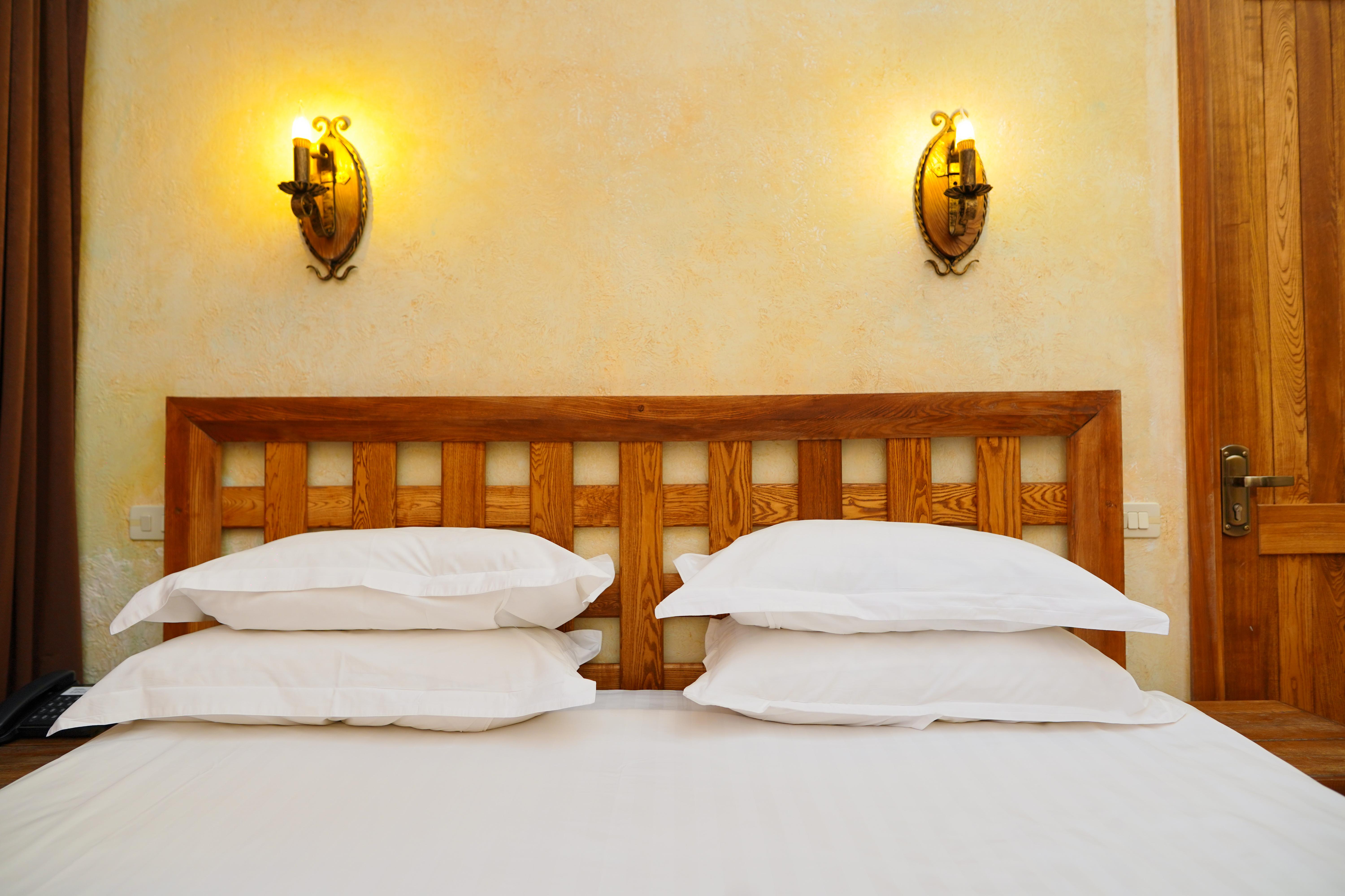 Caucasus Hotel Kasagh Εξωτερικό φωτογραφία A bed with two pillows
