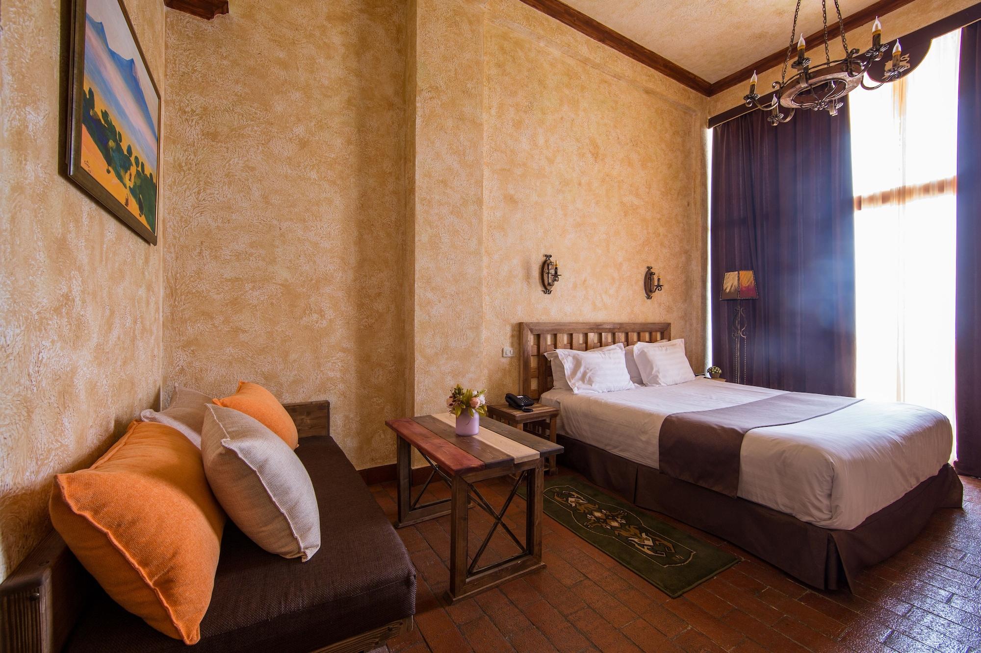Caucasus Hotel Kasagh Εξωτερικό φωτογραφία A room at the hotel