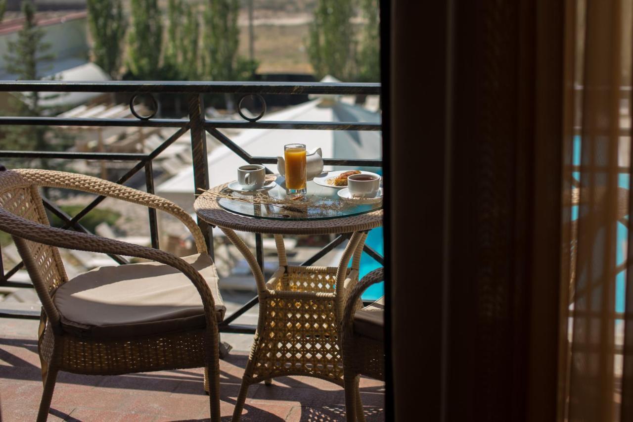Caucasus Hotel Kasagh Εξωτερικό φωτογραφία A balcony