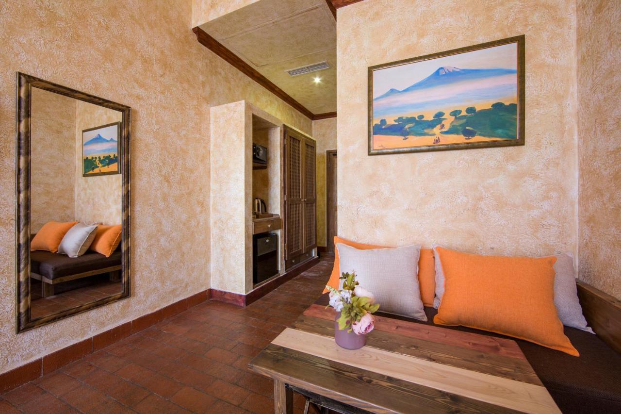 Caucasus Hotel Kasagh Εξωτερικό φωτογραφία A room at the hotel